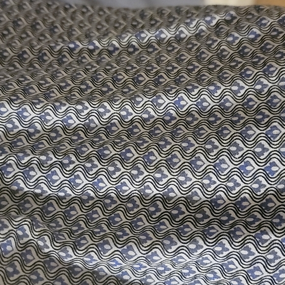 Patterned long sleeve v neck dress - Picture 2 of 2